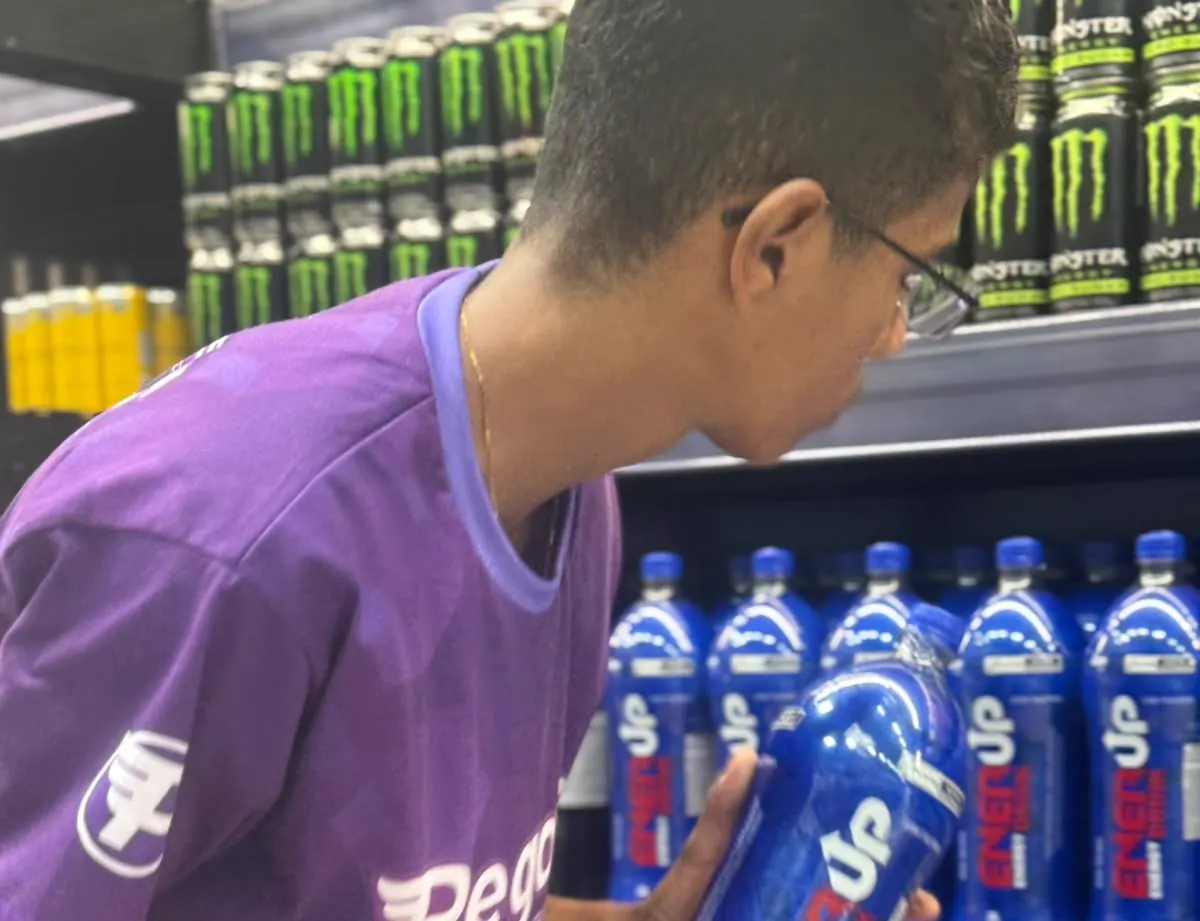 Promotores de vendas da Pegasus Trade Marketing atuando no ponto de venda em supermercado no Nordeste